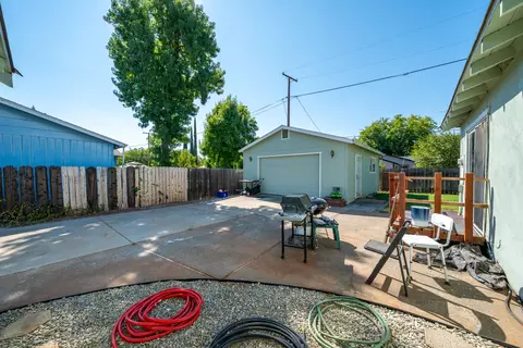 Exterior - 2115 Phobos Ct, Redding, CA 96002 photo 6 of 16