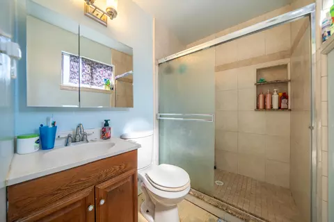 Bath - 2115 Phobos Ct, Redding, CA 96002 photo 2 of 2