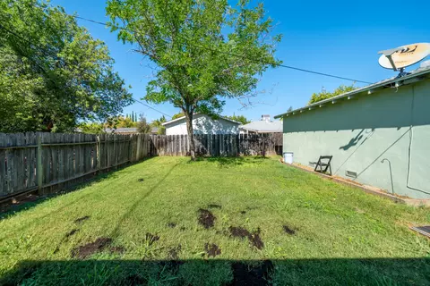 Exterior - 2115 Phobos Ct, Redding, CA 96002 photo 12 of 16