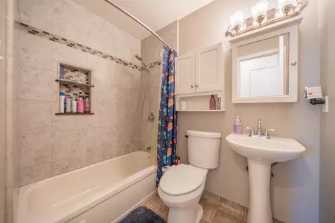 Bath - 2115 Phobos Ct, Redding, CA 96002 photo 1 of 2