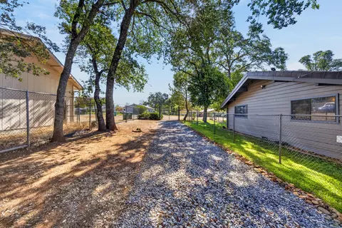 Exterior - 20356 Pickford Way, Redding, CA 96002 photo 14 of 17