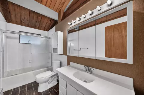 Bath - 20356 Pickford Way, Redding, CA 96002 photo 1 of 1