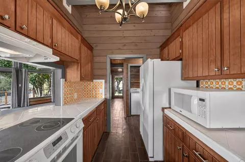 Kitchen - 20356 Pickford Way, Redding, CA 96002 photo 2 of 3