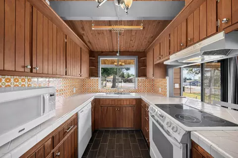 Kitchen - 20356 Pickford Way, Redding, CA 96002 photo 1 of 3