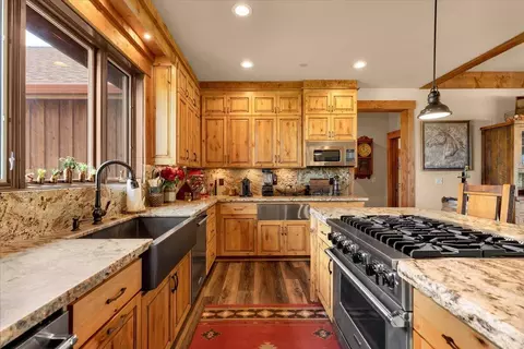 Kitchen - 15170 China Rapids Dr, Red Bluff, CA 96080 photo 3 of 5