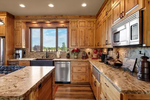 Kitchen - 15170 China Rapids Dr, Red Bluff, CA 96080 photo 4 of 5
