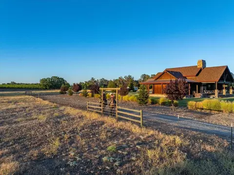 Exterior - 15170 China Rapids Dr, Red Bluff, CA 96080 photo 11 of 18