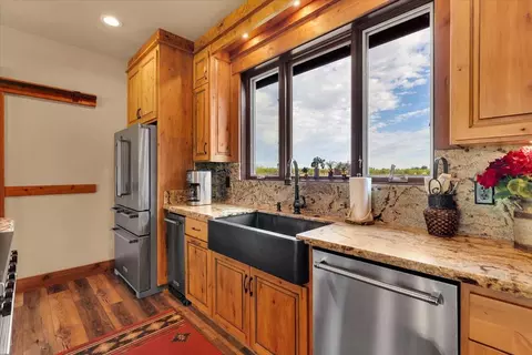 Kitchen - 15170 China Rapids Dr, Red Bluff, CA 96080 photo 5 of 5