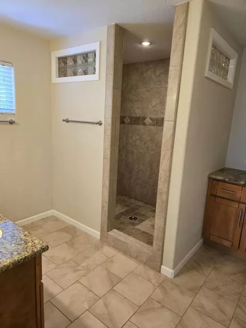 Bath - 3235 Stratford Ave, Redding, CA 96001 photo 2 of 7