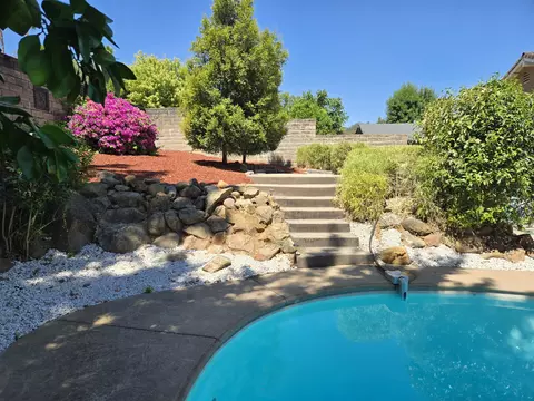 Exterior - 3235 Stratford Ave, Redding, CA 96001 photo 4 of 6