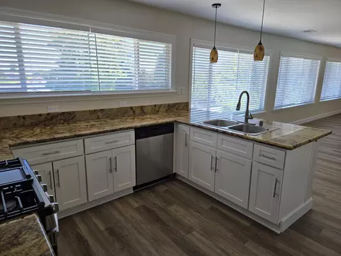 Kitchen - 3235 Stratford Ave, Redding, CA 96001 photo 4 of 4