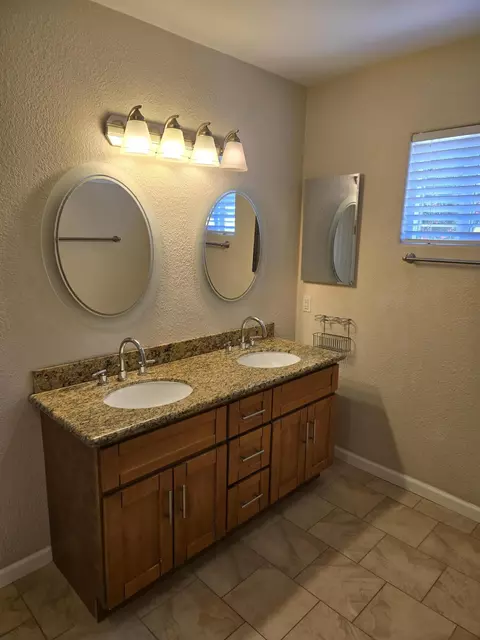 Bath - 3235 Stratford Ave, Redding, CA 96001 photo 1 of 7
