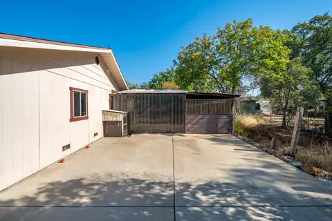 Exterior - 1654 El Dorado Way, Redding, CA 96002 photo 8 of 10