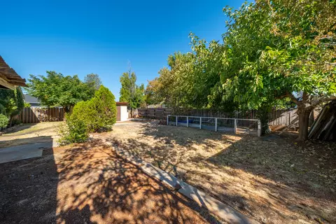 Exterior - 1654 El Dorado Way, Redding, CA 96002 photo 6 of 10