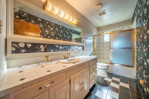 Bath - 1654 El Dorado Way, Redding, CA 96002 photo 3 of 3