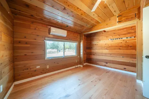 Bedroom - 13613 Jaybird Way, Redding, CA 96003 photo 3 of 5