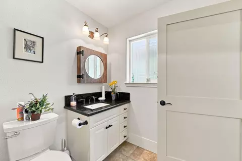 Bath - 3339 Dodson Ln, Anderson, CA 96007 photo 5 of 5