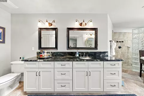 Bath - 3339 Dodson Ln, Anderson, CA 96007 photo 4 of 5