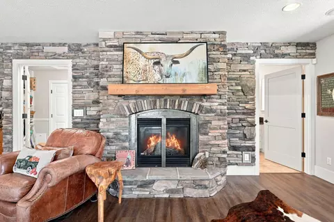 Living - 3339 Dodson Ln, Anderson, CA 96007 photo 3 of 8