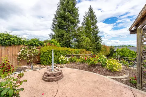 Exterior - 3025 Misty Glen Dr, Redding, CA 96001 photo 10 of 39