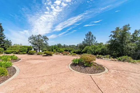 Exterior - 3025 Misty Glen Dr, Redding, CA 96001 photo 16 of 39