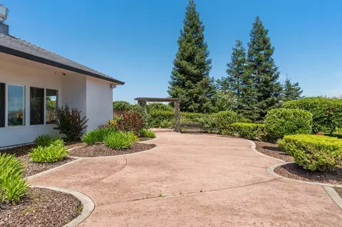 Exterior - 3025 Misty Glen Dr, Redding, CA 96001 photo 22 of 39
