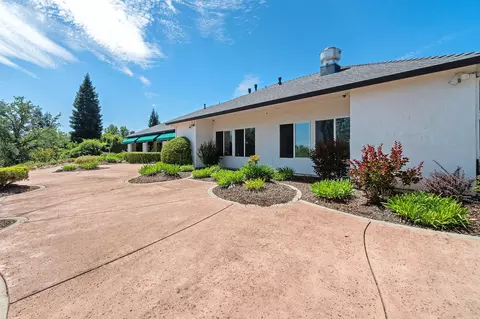 Exterior - 3025 Misty Glen Dr, Redding, CA 96001 photo 19 of 39