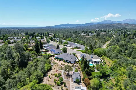View/Area - 3025 Misty Glen Dr, Redding, CA 96001 photo 11 of 12