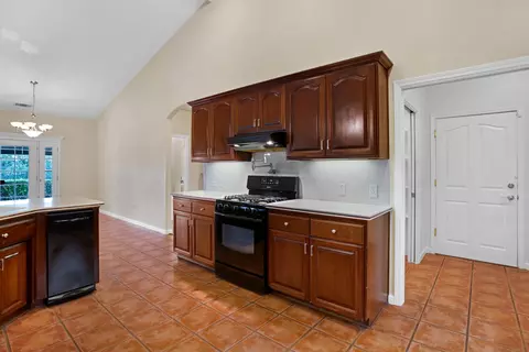 Kitchen - 3025 Misty Glen Dr, Redding, CA 96001 photo 3 of 4