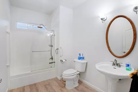 Bath - 3025 Misty Glen Dr, Redding, CA 96001 photo 5 of 6