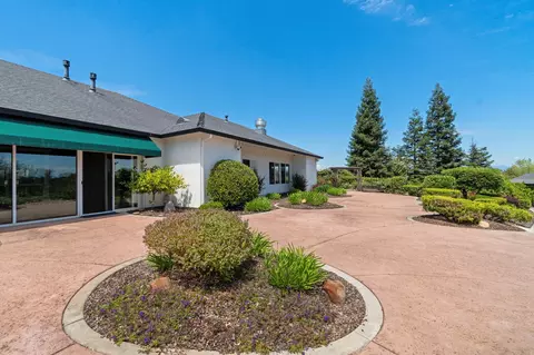 Exterior - 3025 Misty Glen Dr, Redding, CA 96001 photo 23 of 39