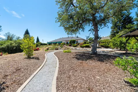 Exterior - 3025 Misty Glen Dr, Redding, CA 96001 photo 37 of 39