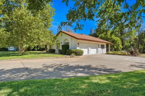 Exterior - 1533 Arroyo Manor Dr, Redding, CA 96003 photo 13 of 16