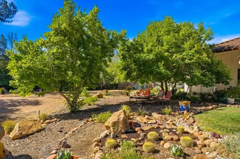 Exterior - 1533 Arroyo Manor Dr, Redding, CA 96003 photo 5 of 16