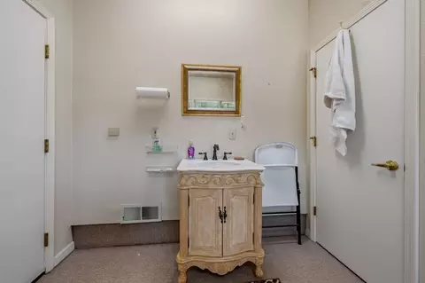 Bath - 1533 Arroyo Manor Dr, Redding, CA 96003 photo 5 of 5