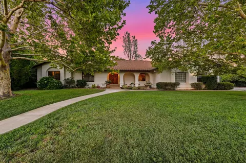 Exterior - 1533 Arroyo Manor Dr, Redding, CA 96003 photo 12 of 16