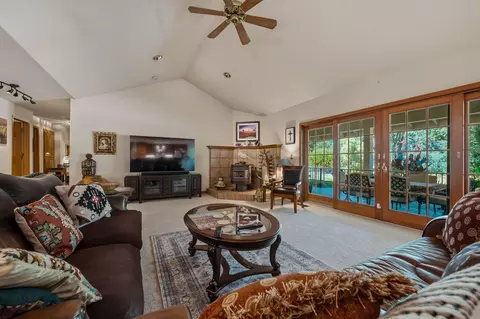Living - 1533 Arroyo Manor Dr, Redding, CA 96003 photo 2 of 4
