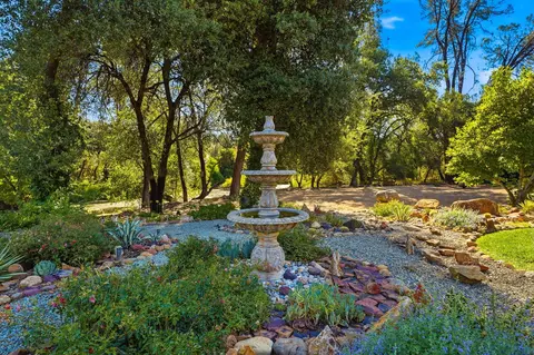 Exterior - 1533 Arroyo Manor Dr, Redding, CA 96003 photo 6 of 16