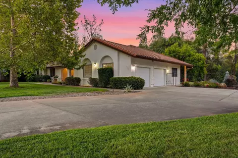 Exterior - 1533 Arroyo Manor Dr, Redding, CA 96003 photo 2 of 16