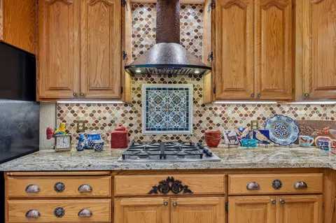 Kitchen - 1533 Arroyo Manor Dr, Redding, CA 96003 photo 4 of 5