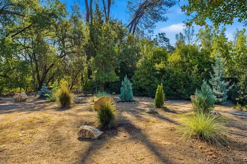 Exterior - 1533 Arroyo Manor Dr, Redding, CA 96003 photo 10 of 16