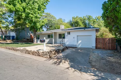 Exterior - 1874 Hartnell Ave, Redding, CA 96002 photo 2 of 6