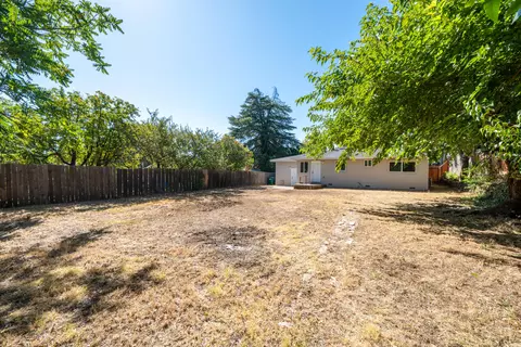 Exterior - 1874 Hartnell Ave, Redding, CA 96002 photo 3 of 6