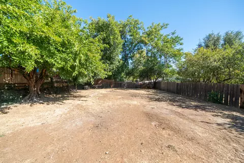 Exterior - 1874 Hartnell Ave, Redding, CA 96002 photo 5 of 6