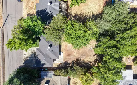 View/Area - 1874 Hartnell Ave, Redding, CA 96002 photo 1 of 2