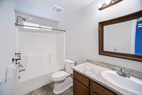 Bath - 1157 Harpole Rd, Redding, CA 96002 photo 2 of 4