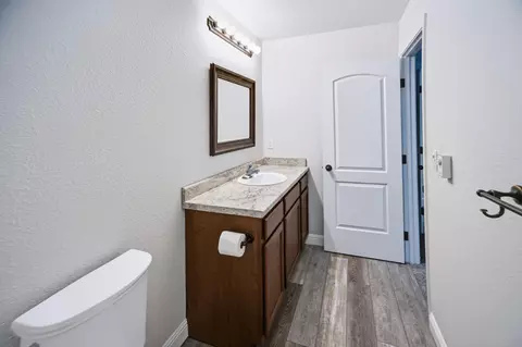 Bath - 1157 Harpole Rd, Redding, CA 96002 photo 3 of 4