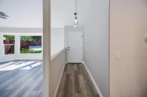 Entry Way - 1157 Harpole Rd, Redding, CA 96002 photo 2 of 3