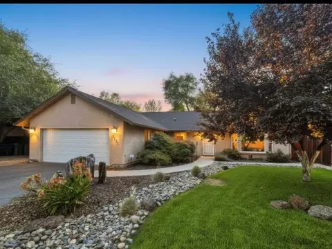 Exterior - 1157 Harpole Rd, Redding, CA 96002 photo 2 of 11