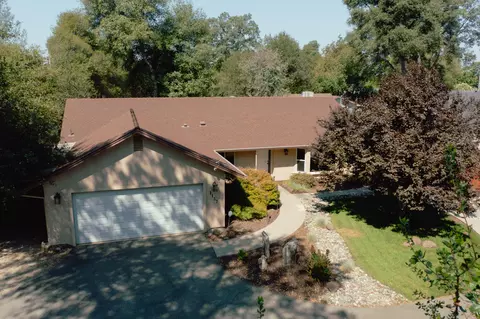 Exterior - 1157 Harpole Rd, Redding, CA 96002 photo 6 of 11